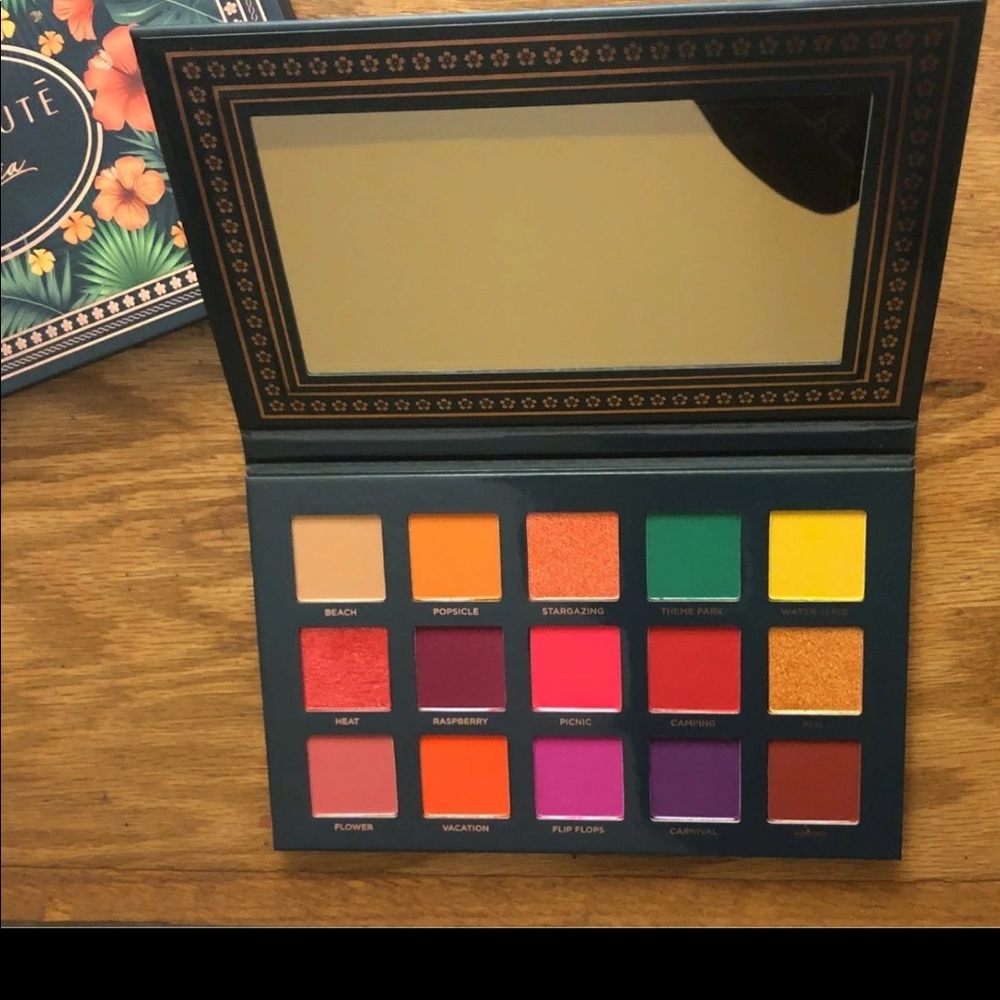 Ace Beaute Nostalgia Palette NIB